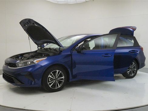 Used 2024 Kia Forte LXS image 10