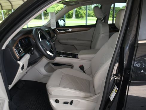 Used 2024 Volkswagen Atlas SE FWD image 8