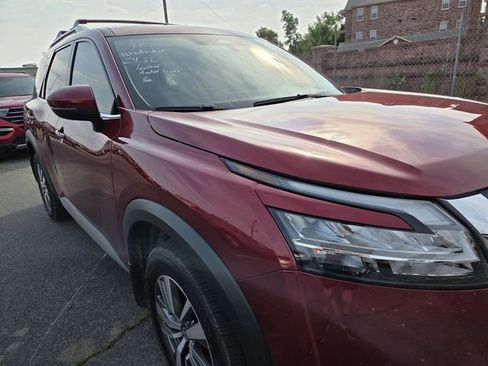 Used 2024 Nissan Pathfinder SL AWD/4WD image 4