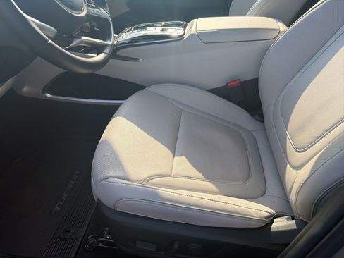 Used 2024 Hyundai Tucson Limited image 9