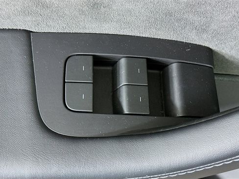 Used 2022 Tesla Model Y Long Range image 15