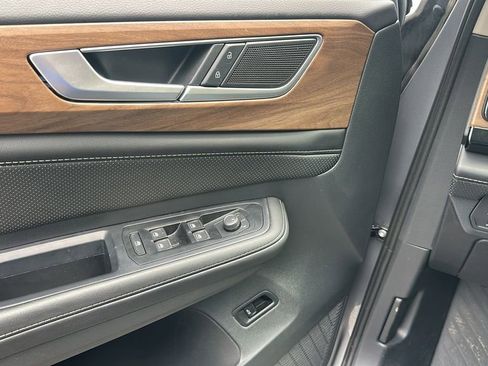 Used 2025 Volkswagen Atlas SE AWD/4WD image 21