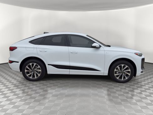 Used 2025 Audi Q6 e-tron Premium Plus w/ Premium Plus image 8