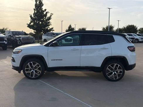 Certified 2025 Jeep Compass Limited w/ Elite Group AWD/4WD image 6