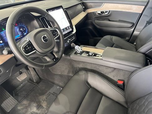 Certified 2025 Volvo XC90 B6 Plus image 9