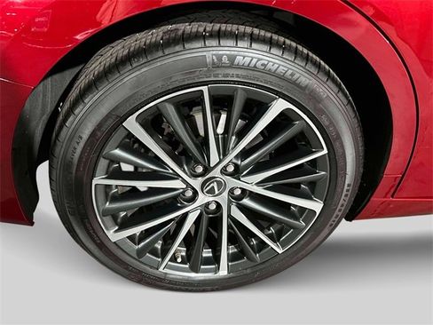 Certified 2025 Lexus ES 300h w/ Premium Package image 10