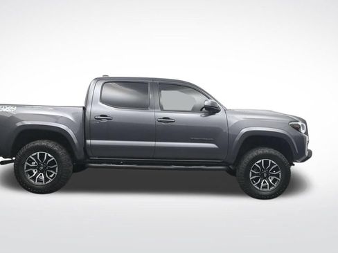 Used 2022 Toyota Tacoma TRD Sport w/ Technology Package AWD/4WD image 4