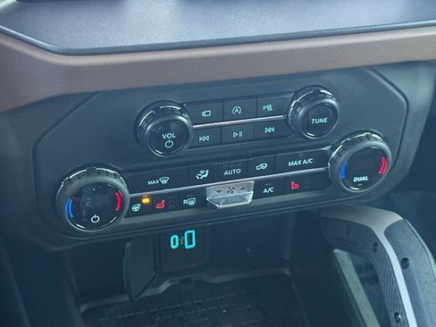 Used 2024 Ford Bronco Outer Banks AWD/4WD image 18