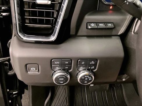 Used 2025 GMC Sierra 2500 Denali Ultimate AWD/4WD image 41