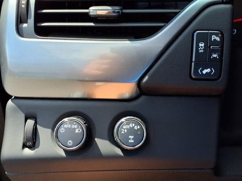 Used 2020 Chevrolet Tahoe LS w/ Enhanced Driver Alert Package image 15