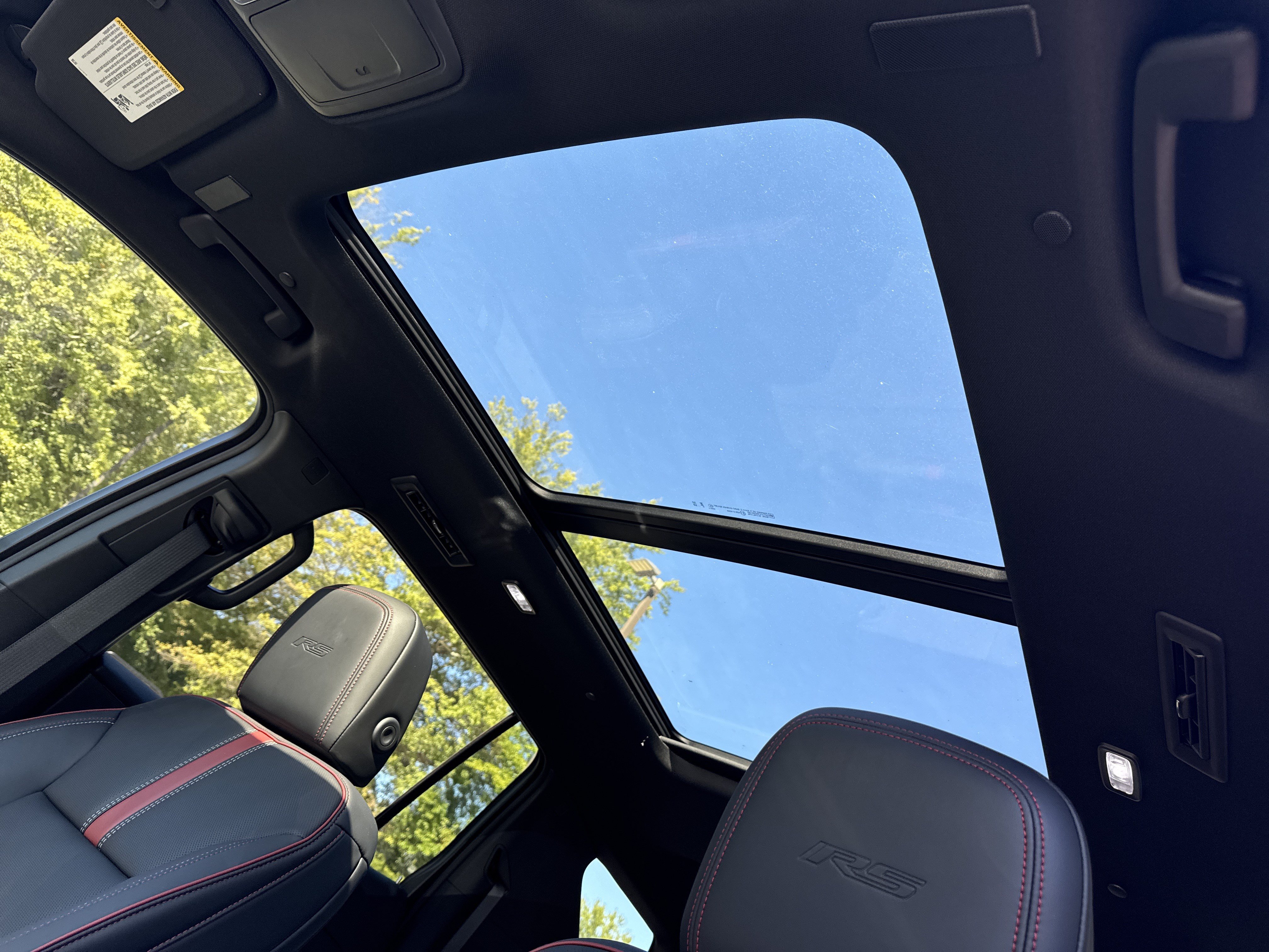 New 2027 Chevrolet Traverse RS w/ LPO, Floor Liner Package FWD image 32
