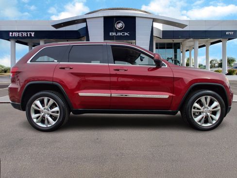 Used 2013 Jeep Grand Cherokee Laredo image 3