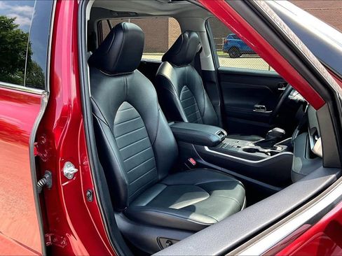 Used 2022 Toyota Highlander XLE FWD image 7