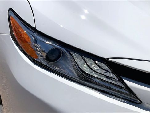 Used 2018 Toyota Camry XLE FWD image 36