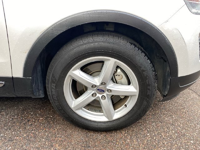 Used 2018 Ford Explorer XLT w/ Equipment Group 202A FWD image 9