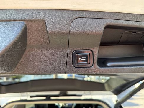 Used 2017 GMC Acadia Denali w/ Technology Package AWD/4WD image 7