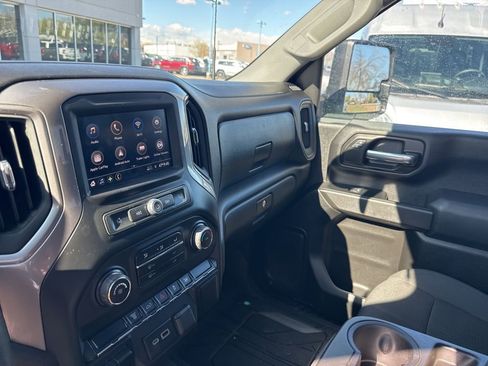 Used 2021 Chevrolet Silverado 2500 Custom w/ Custom Value Package image 13