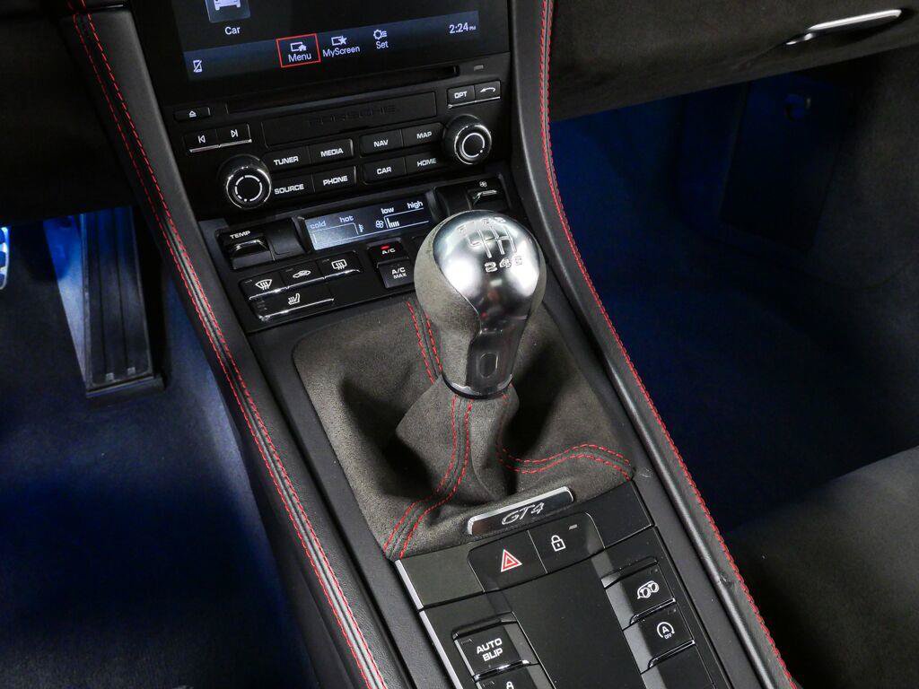 Certified 2021 Porsche 718 Cayman GT4 RWD image 17