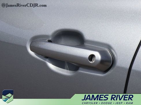 Used 2025 Toyota Highlander XLE image 21