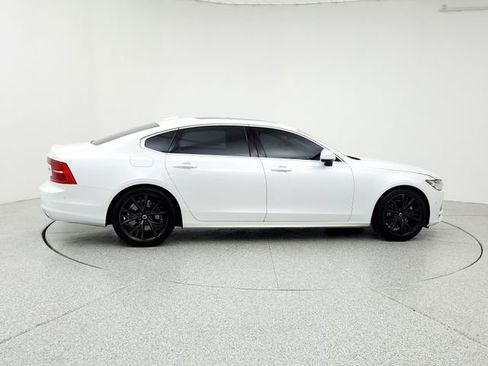 Used 2019 Volvo S90 T5 Momentum image 4