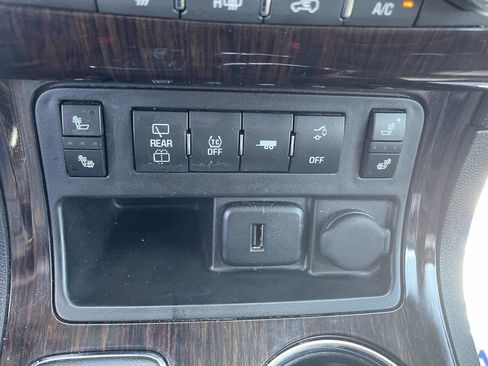 Used 2017 Chevrolet Traverse LT AWD/4WD image 27