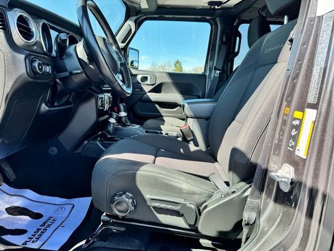 Used 2022 Jeep Wrangler Unlimited Sahara image 17