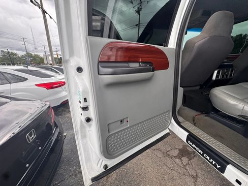 Used 2006 Ford F350 Lariat AWD/4WD image 23