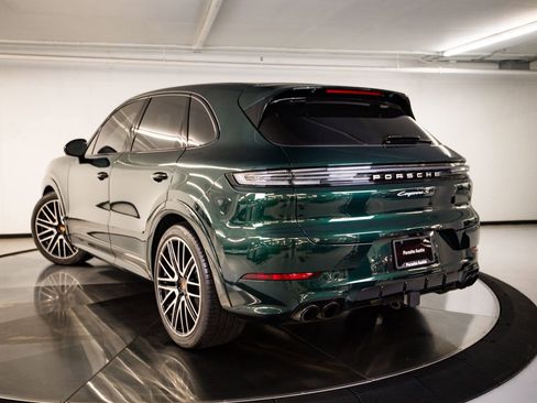 Used 2024 Porsche Cayenne S AWD/4WD image 3