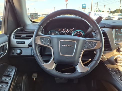 Used 2020 GMC Yukon Denali w/ Denali Premium Package RWD image 18