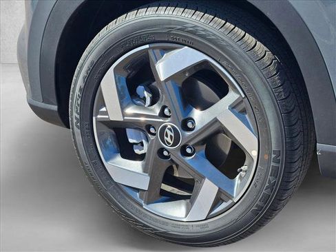 Used 2026 Hyundai Venue SEL FWD image 15