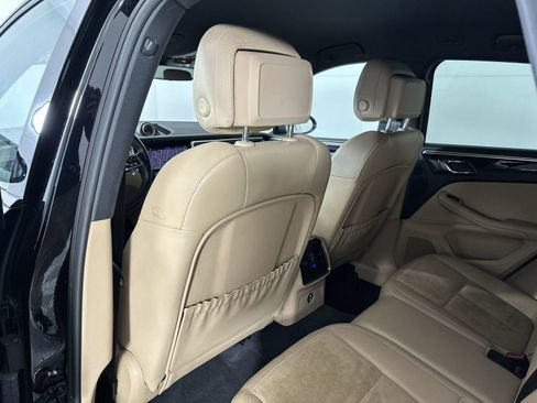 Used 2020 Porsche Macan AWD/4WD image 23