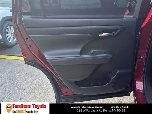Certified 2021 Toyota Highlander XLE image 11