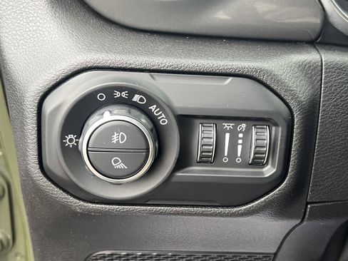 Used 2021 Jeep Gladiator Overland image 22