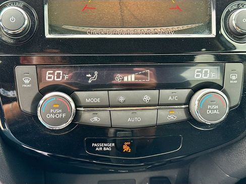 Used 2018 Nissan Rogue SV FWD image 17