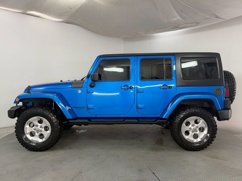 Used 2015 Jeep Wrangler Unlimited Sahara w/ Connectivity Group AWD/4WD image 4