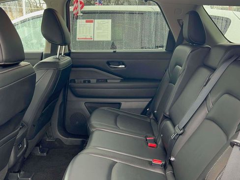 Used 2023 Nissan Pathfinder SL w/ Black Appearance Package image 30