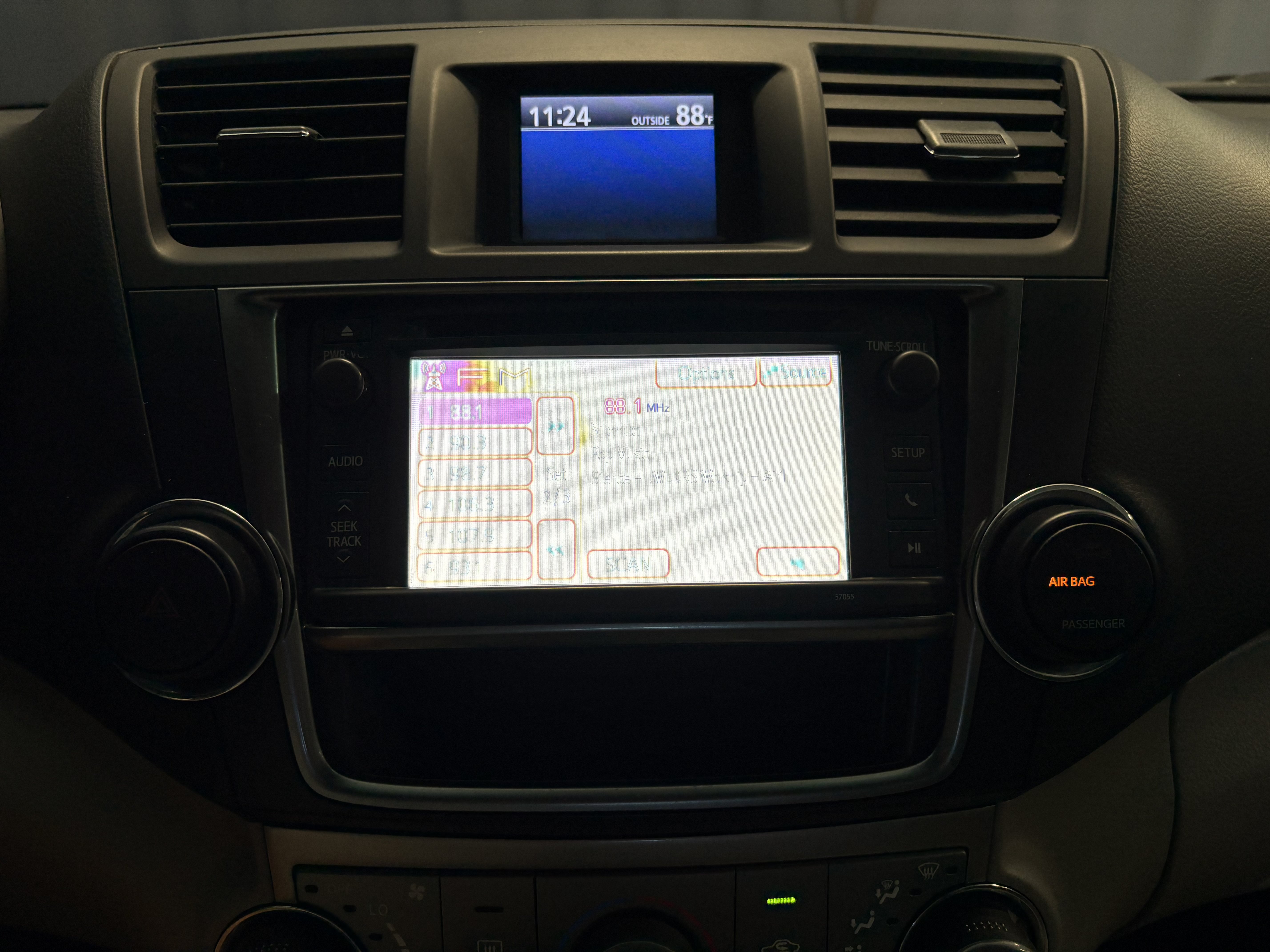 Used 2013 Toyota Highlander SE FWD image 14