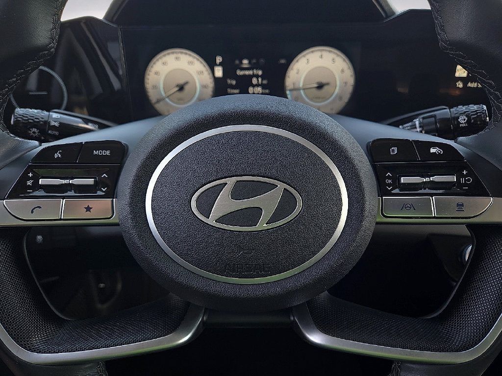 Used 2025 Hyundai Elantra SEL FWD image 19