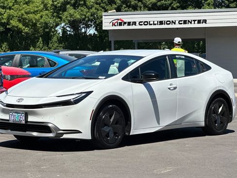 Used 2024 Toyota Prius Prime FWD image 8