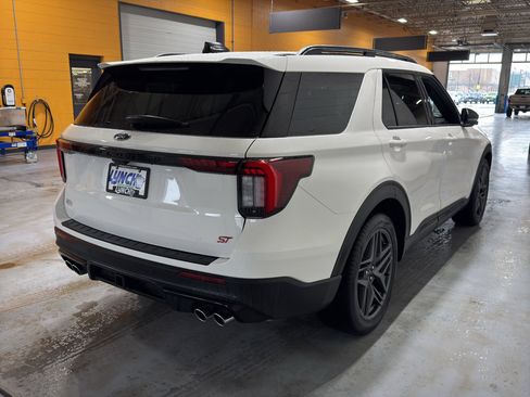 Used 2025 Ford Explorer ST AWD/4WD image 5