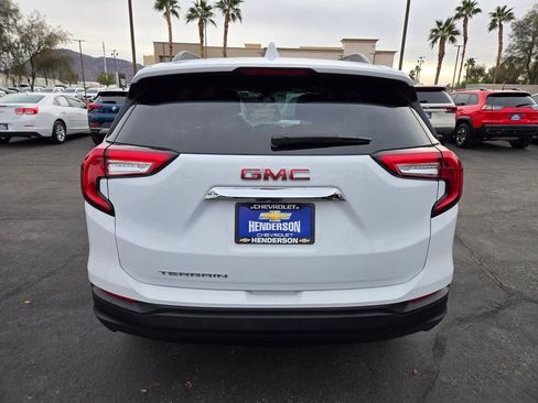Used 2023 GMC Terrain SLE w/ Driver Convenience Package image 5