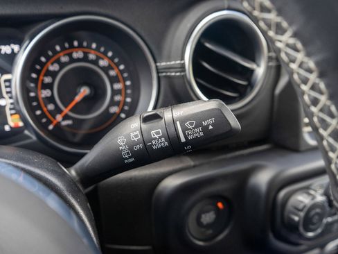 Used 2022 Jeep Wrangler Unlimited Sahara w/ LED Lighting Group AWD/4WD image 27