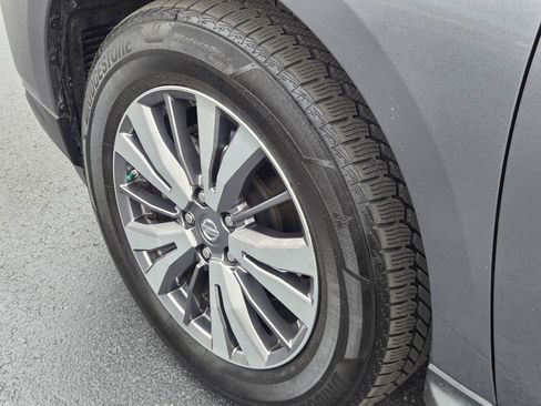 Used 2018 Nissan Pathfinder SL FWD image 10
