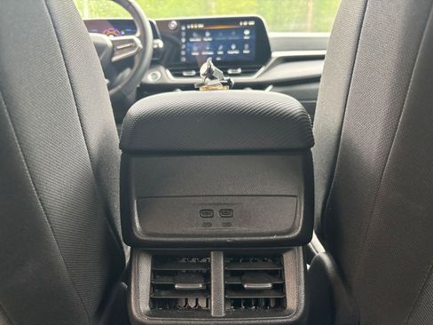 Used 2025 Chevrolet Equinox LT FWD image 23