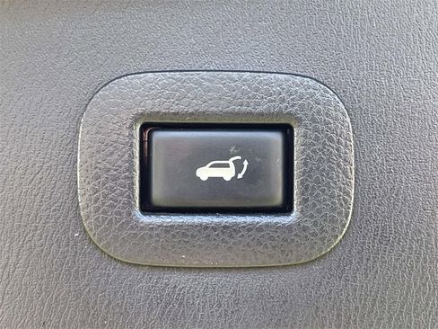 Used 2020 Nissan Armada SL w/ Premium Package image 9