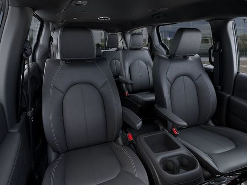 New 2027 Chrysler Pacifica Select AWD/4WD image 16