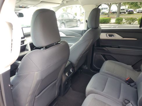 Used 2025 Ford Explorer Active RWD image 13