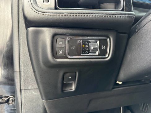 Used 2023 Lincoln Nautilus AWD w/ Premium Package image 19