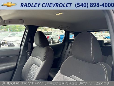 Used 2025 Nissan Kicks SV AWD/4WD image 2