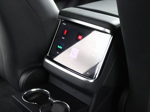 Used 2024 Tesla Model X image 22